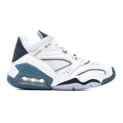 Buty do chodzenia męskie Nike Jordan Point Lane. Białe buty sportowe casual Nike, bez wzorów, z gumy, bez zapięcia. Za 861.00 zł.