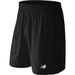 Spodenki treningowe EMS6124BK. Krótkie spodenki sportowe marki New Balance. W wyprzedaży za 99.99 zł.