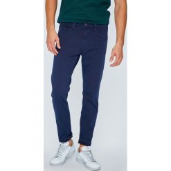 Tom Tailor Denim - Spodnie Aedan. Eleganckie spodnie marki TOM TAILOR DENIM. W wyprzedaży za 99.90 zł.