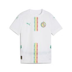 Młodzieżowa koszulka domowa Senegal 2025 PUMA White Sport Green. Biała t-shirty sportowe Puma, bez wzorów, bez ramiączek, do piłki nożnej. Za 329.00 zł.