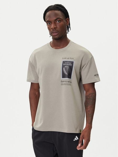 Adidas T-Shirt National Geographic KC2350 Beżowy Loose Fit. Brązowe t-shirty sportowe Adidas, bez wzorów, z bawełny, bez ramiączek, trekkingowe. Za 149.99 zł.