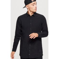 Koszula o dłuższym kroju - Czarny. Koszule marki Cropp. W wyprzedaży za 39.99 zł.