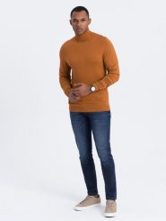 Dzianinowy męski jednokolorowy golf z wiskozą – camel V8 OM-SWTN-0101 - XXL. Brązowe golfy Ombre Clothing, l, z aplikacjami, z dzianiny, bez ramiączek. W wyprzedaży za 79.99 zł.