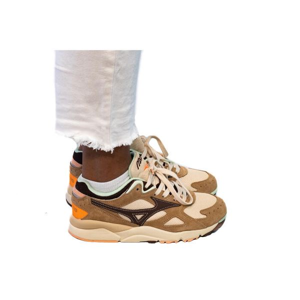 Trampki Mizuno Sr. Czerwone trampki Mizuno, m, bez wzorów, bez zapięcia. Za 219.99 zł.