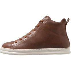 Camper RUNNER FOUR Sneakersy wysokie medium brown. Buty sportowe casual marki Camper. Za 509.00 zł.