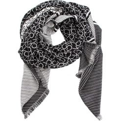 Szal CALVIN KLEIN - Ck Blanket K60K604710 001. Szaliki marki B'TWIN. Za 299.00 zł.