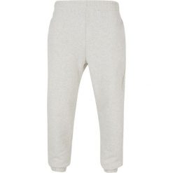 Spodnie do biegania Urban Classics Ultra Heavy GT. Szare szorty Urban Classics, m, bez wzorów, z bawełny, eleganckie. Za 304.50 zł.