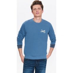 BLUZA MĘSKA NIEROZPINANA Z NADRUKIEM. Bluzy marki TOP SECRET. W wyprzedaży za 54.99 zł.