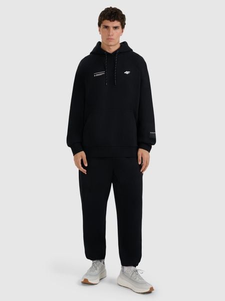 4F Spodnie dresowe joggery męskie - czarne S. Czarne joggery i bojówki 4F, m, bez wzorów, z dresówki. Za 159.99 zł.