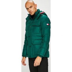 Tommy Hilfiger - Kurtka. Niebieskie kurtki Tommy Hilfiger, l, bez wzorów, z materiału, z kapturem. W wyprzedaży za 999.90 zł.