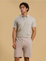 Szorty slim - beżowy. Brązowe krótkie spodenki sportowe Sinsay, l, bez wzorów. W wyprzedaży za 22.99 zł.