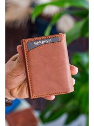 Lucky Bees Skórzany portfel w kolorze jasnobrązowym - 7 x 9 x 2 cm rozmiar: onesize. Brązowe portfele Lucky Bees, bez wzorów, z materiału. Za 73.93 zł.