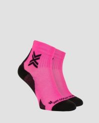 Skarpety unisex X-Socks RUN DISCOVER ANKLE FLUO PINK/BLACK P140. Czerwone skarpety X-Socks, bez wzorów, z materiału. Za 99.99 zł.