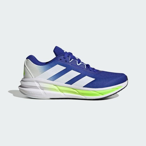 Buty do biegania Questar 3. Białe buty do biegania Adidas, bez wzorów, bez zapięcia, do biegania. Za 337.85 zł.
