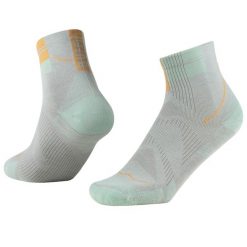 Skarpetki sportowe dla dorosłych BUFF Coolnet Quarter Socks. Zielone skarpetki sportowe Buff, bez wzorów, z elastanu. Za 98.99 zł.