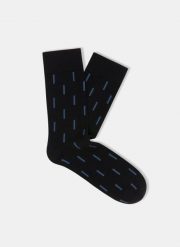 Czarne skarpetki w niebieskie kreski P000B-SX-521-C. Czarne skarpety Pako Lorente, bez wzorów, z tkaniny. Za 39.99 zł.