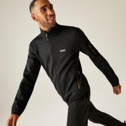 Polar męski rozsuwany Newhill. Czarne bluzy z polaru Regatta, m, bez wzorów, z dzianiny, bez kaptura. W wyprzedaży za 273.50 zł.