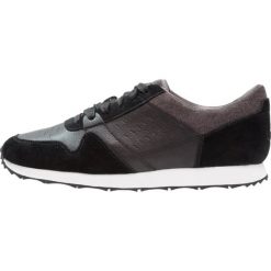 UGG TRIGO Sneakersy niskie black. Trampki marki UGG. Za 559.00 zł.