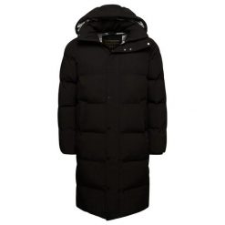 Długa kurtka z kapturem Superdry. Czarne kurtki Superdry, na zimę, m, z aplikacjami, z elastanu, z kapturem. Za 854.95 zł.