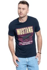 T-SHIRT MĘSKI MUSTANG ALEX C PRINT DARK SAPPHIRE 1007926 4136. Niebieskie t-shirty Mustang, m, bez wzorów, bez kołnierzyka, bez ramiączek. W wyprzedaży za 39.99 zł.