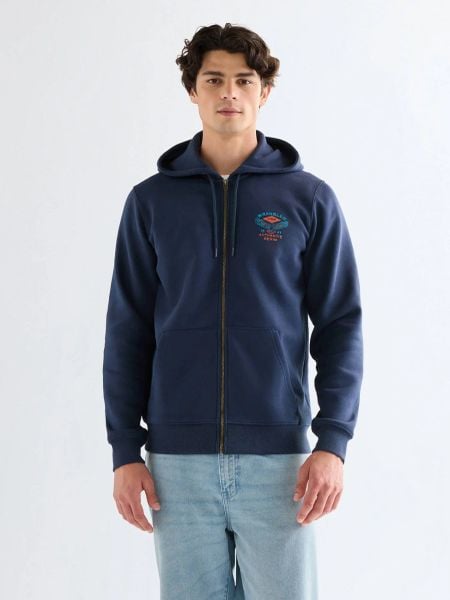MESKA BLUZA WRANGLER GRAPHIC ZIP HOODIE NAVY 112378028. Niebieskie bluzy Wrangler, l, bez wzorów, z kapturem. Za 149.99 zł.