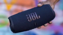 Głośnik JBL Charge 5 (czarny, bezprzewodowy). Czarne głośniki przenośne JBL. Za 594.99 zł.