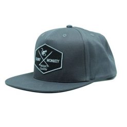 Czapka Trucker – Płaski Daszek – Snapback / Dorośli / Jeden Rozmiar (Szary). Szare czapki z daszkiem SURF MONKEY, bez wzorów, z bawełny. Za 139.95 zł.