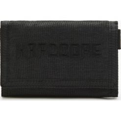 Materiałowy portfel z napisem Hardcore - Czarny. Portfele marki House. Za 39.99 zł.