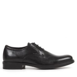 Półbuty Geox. Czarne eleganckie półbuty Geox, bez wzorów, bez obcasa, bez zapięcia. Za 369.99 zł.