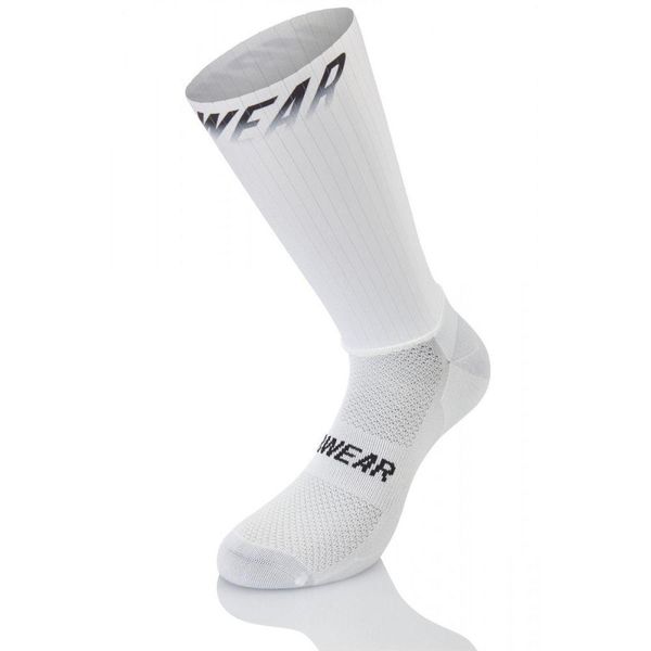 Skarpetki Mb Wear Aero Fast H20. Czarne skarpety MB WEAR, bez wzorów, z lycry. Za 167.50 zł.
