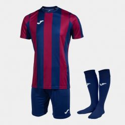 Zestaw szortów i skarpetek Joma Inter Classic. Czerwone skarpety Joma, bez wzorów, z dresówki. Za 347.00 zł.