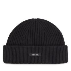 Czapka Calvin Klein. Czarne czapki zimowe CALVIN KLEIN, bez wzorów. Za 229.99 zł.
