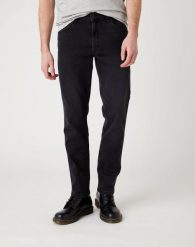 WRANGLER GREENSBORO MĘSKIE SPODNIE JEANSOWE JEANSY BLACK CROW W15QHP363 112141190. Czarne spodnie materiałowe Wrangler, do pracy, na zimę, l, bez wzorów, z bawełny, biznesowe, z obniżonym stanem. Za 229.99 zł.