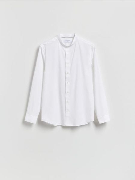 Koszula slim fit ze stójką - biały. Białe koszule Reserved, l, bez wzorów, z tkaniny, bez kołnierzyka, bez ramiączek. Za 129.99 zł.