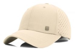 Lekka i Przewiewna Czapka z Daszkiem i Siatką - Pako Jeans - Beżowa. Brązowe czapki z daszkiem Pako Jeans, bez wzorów, z bawełny. Za 49.99 zł.