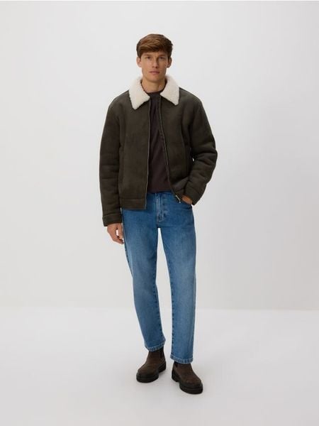 Kurtka sherpa z kołnierzem - ciemnozielony. Zielone kurtki Reserved, l, bez wzorów, z dzianiny, bez kaptura. W wyprzedaży za 129.99 zł.