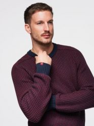 Męski sweter o kontrastowym splocie z okrągłym dekoltem – bordowy V1 - Rozmiar: M. Czerwone swetry nierozpinane Ombre Clothing, m, z aplikacjami, z dzianiny, bez kołnierzyka, bez ramiączek. W wyprzedaży za 125.99 zł.