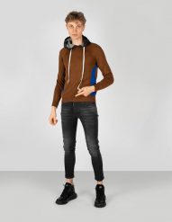 Takeshy Kurosawa Sweter "With Hood" | 83149 | Maglia | Mężczyzna | Brązowy. Brązowe swetry nierozpinane Takeshy Kurosawa, m, bez wzorów, z dzianiny, bez kołnierzyka, bez ramiączek. W wyprzedaży za 369.00 zł.