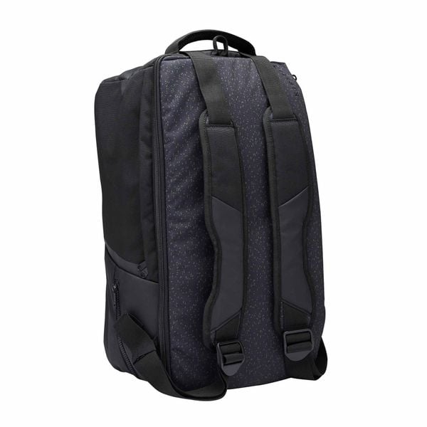 Torba sportowa Kipsta Urban 35L. Brązowe torby na ramię Decathlon, bez wzorów, z materiału, na ramię, bez dodatków. Za 149.99 zł.