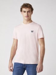 MĘSKI T-SHIRT WRANGLER SS SIGN OFF TEE SILVER PINK W7C07D3TU 112131607. Różowe t-shirty Wrangler, m, bez wzorów, bez kołnierzyka, bez ramiączek. Za 69.99 zł.