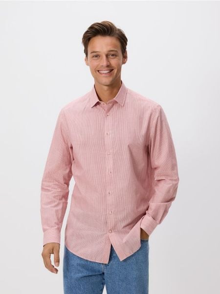 Koszula regular z bawełny egipskiej - czerwony. Czerwone koszule Reserved, l, bez wzorów, z bawełny, bez kołnierzyka, bez ramiączek. W wyprzedaży za 39.99 zł.