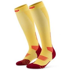 Męskie długie skarpety kompresyjne sportowe Core Run wysokie CEP. Czerwone odzież kompresyjna CEP, l, bez wzorów, z elastanu, na fitness i siłownię. Za 199.00 zł.