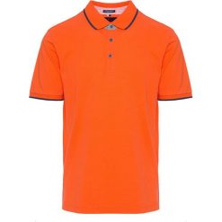 Koszulka polo w kolorze pomarańczowym. Bezrękawniki marki Pierre Cardin. W wyprzedaży za 82.95 zł.