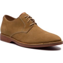 Półbuty CLARKS - Attlcus Lace 261361577 Sand Nubuck. Eleganckie półbuty marki Clarks. W wyprzedaży za 229.00 zł.