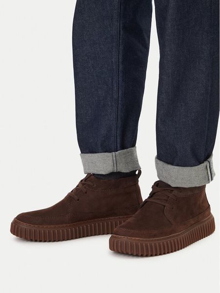 Clarks Trzewiki Torhill LaceHi 26184694 Brązowy ciemny. Brązowe botki sznurowane Clarks, bez wzorów, z nubiku, bez obcasa, bez zapięcia. Za 569.99 zł.