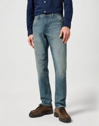 WRANGLER MĘSKIE SPODNIE JEANSOWE GREENSBORO SAGE WASH 112357417 W15Q008821. Jeansy Wrangler, l. Za 229.99 zł.