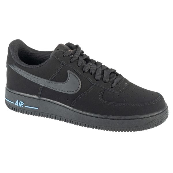 Buty sportowe Sneakersy męskie, Air Force 1 '07. Czarne buty sportowe casual Nike, bez wzorów, ze skóry, bez zapięcia, nike air force. Za 529.99 zł.