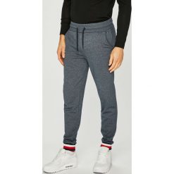 Tommy Hilfiger - Spodnie. Spodnie materiałowe marki Under Armour. Za 349.90 zł.