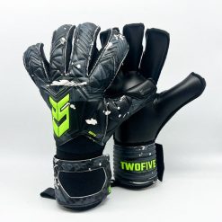 Rękawice Bramkarskie TwoFive Kiev12 Black Pro. Pielęgnacja ciała TWOFIVE. Za 245.40 zł.