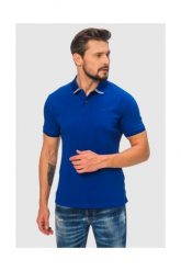 EMPORIO ARMANI Niebieska koszulka polo z małym logo. Niebieskie koszulki polo Emporio Armani, m, z aplikacjami, prążkowane, bez kołnierzyka, bez ramiączek. W wyprzedaży za 229.99 zł.